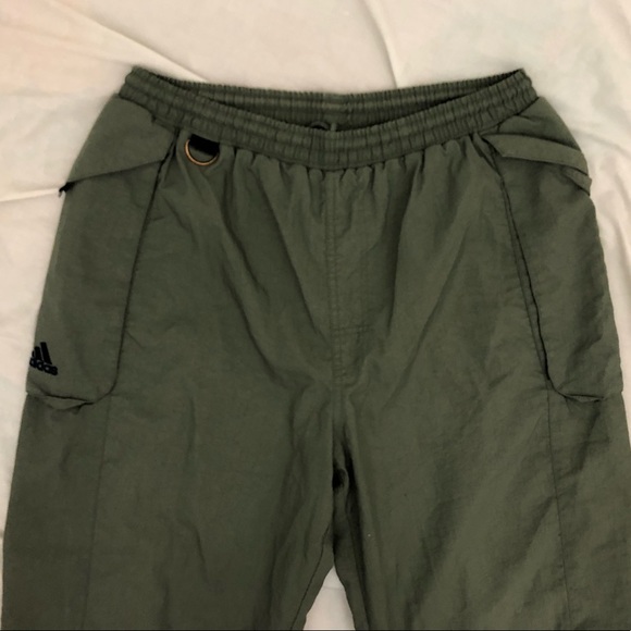 Navy green adidas track pants. Size mens M but dit more like an L. - Picture 5 of 8
